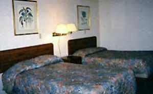 Westwoods Inn & Suites Woodhaven Экстерьер фото