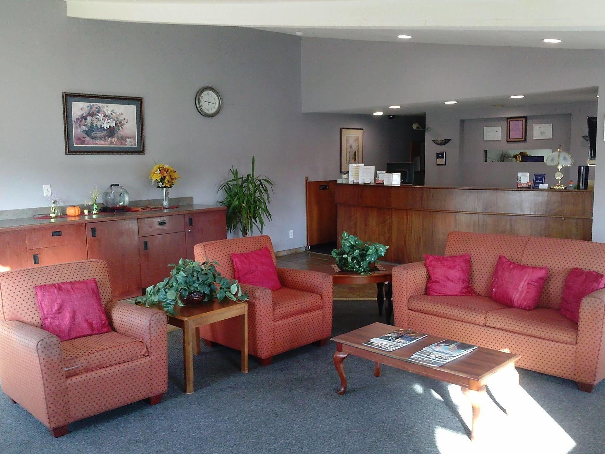 Westwoods Inn & Suites Woodhaven Экстерьер фото
